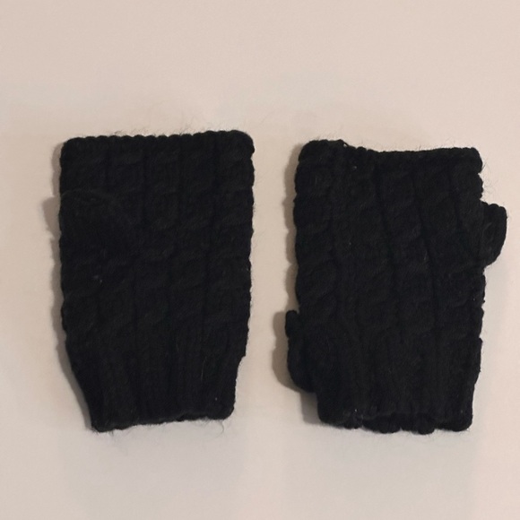 Black Bow Fingerless Gloves - Picture 5 of 5